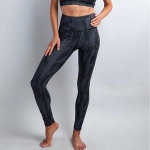 SAVVI Alpha Leggings NWT